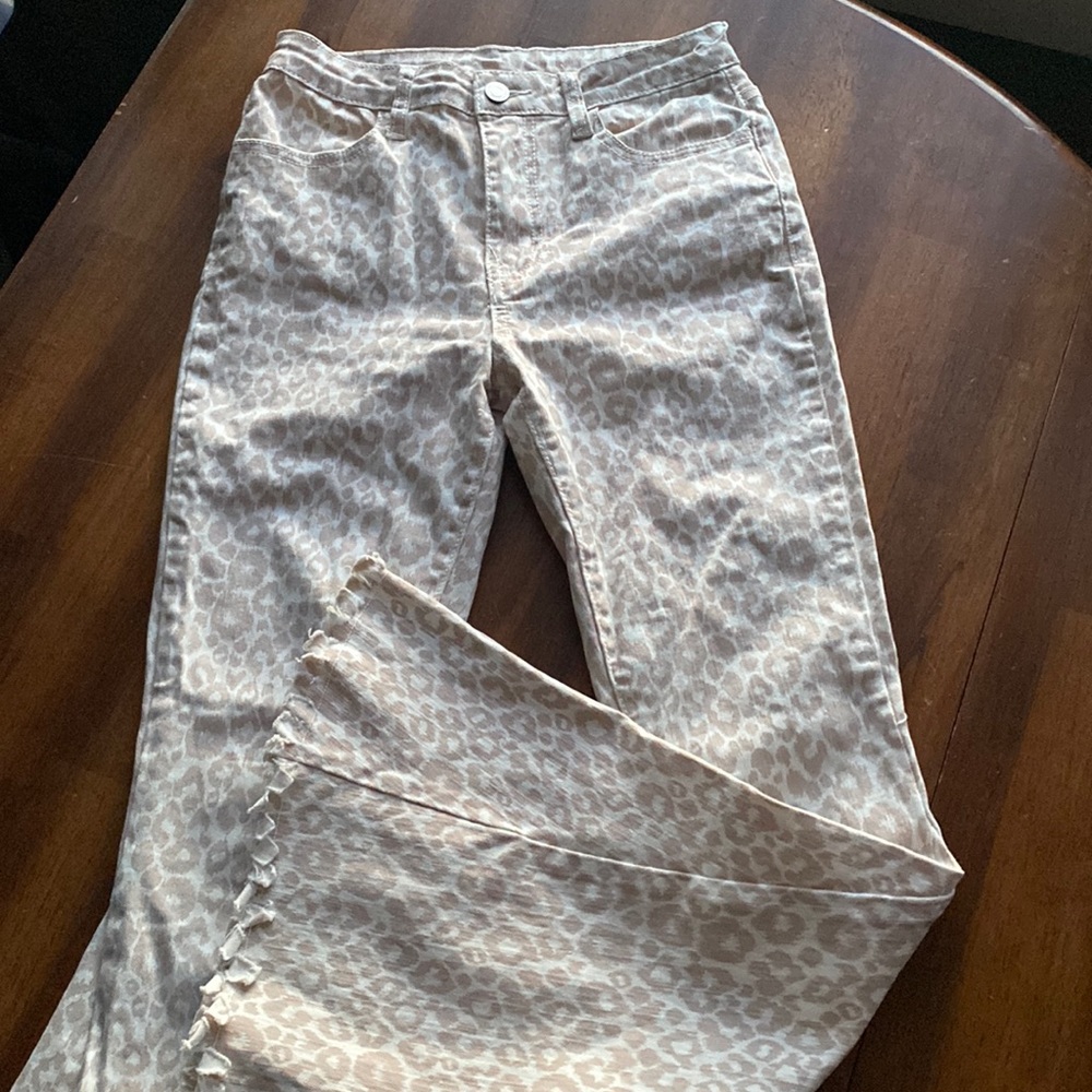 Pink/white cheetah flares